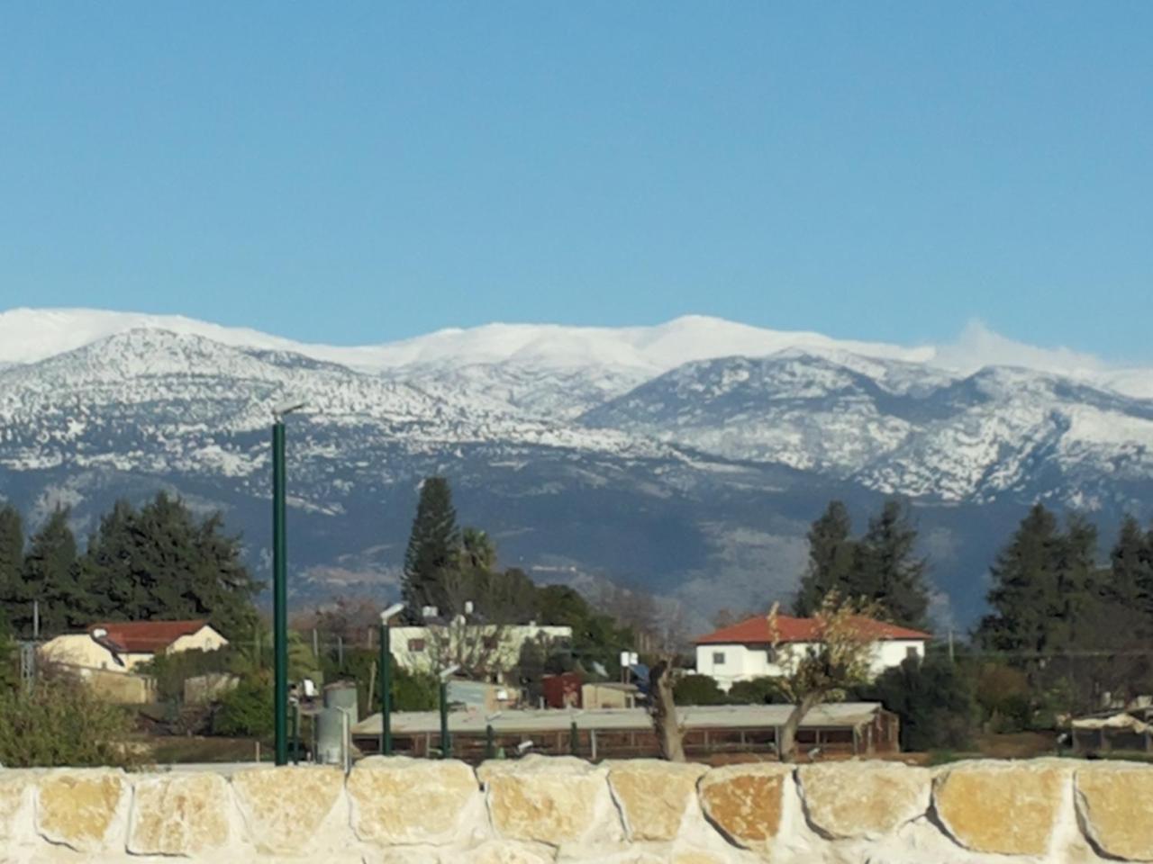 לינה וארוחת בוקר יובל הפינה של אורנה מראה חיצוני תמונה